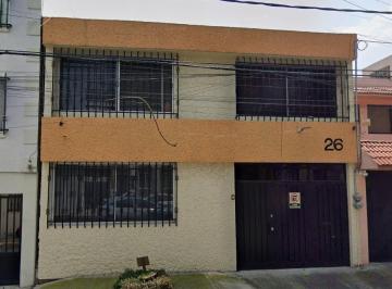 Casa de 3 habitaciones, Cuauhtémoc · Residencia con Excelentes Espacios y Luz Natural en Calle Lirio