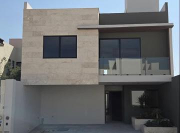 Casa · 298m² · 3 Recámaras · 2 Estacionamientos · Casa en Venta