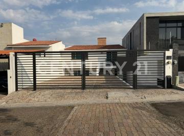Casa · 261m² · 3 Recámaras · 4 Estacionamientos · Venta de Casa en Real de Juriquilla