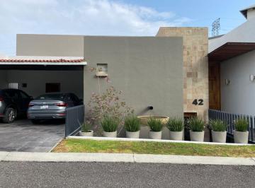 Casa de 3 habitaciones, Corregidora · Casa con 405 m² Superficie de Terreno, 3 Recámaras en Venta en Colinas del Bosque II
