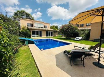 Casa · 574m² · 9 Recámaras · 8 Estacionamientos · Casa en Venta en La Herradura