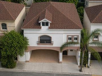 Casa de 3 habitaciones, Monterrey · En Venta Case en Fracc Vistancias Monterrey Carretera Nacional Negociable