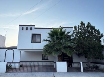 Casa Renta de 3 habitaciones · Casa en Renta en Quinta Manantiales