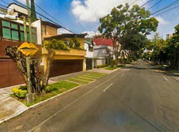 Casa de 5 habitaciones, Benito Juárez · Inmueble en Venta en Calle Uxmal: Urbanización y Servicios de Primer Nivel