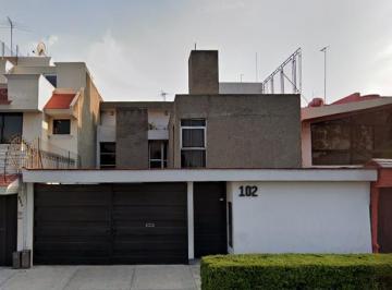 Casa de 5 habitaciones, Coyoacán · Estatus y Confort: Tu Nuevo Hogar en La Av Más Emblemática de Taxqueña