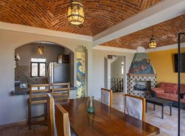 51da1e92a8cad35d8f46f5282e62095e2b61e08230a32e458c5c9313fe2313c4 · Casa en Venta Cerca del Centro de San Miguel de Allende, con Patio y Terraza