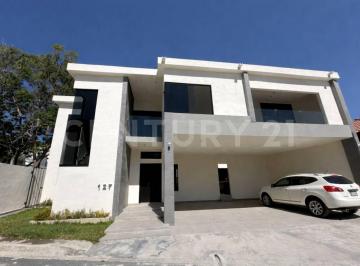 Casa · 330m² · 3 Recámaras · 3 Estacionamientos · Casa en Venta | Santiago | Carretera Nacional | Nuevo León