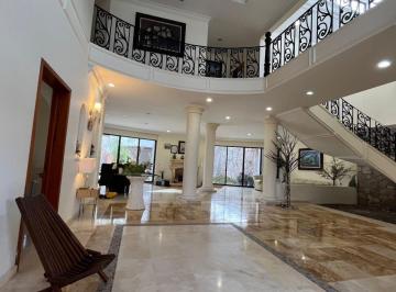Casa de 5 habitaciones, León · Casa en Venta en León Guanajuato, Cumbres del Campestre - 874 m², 5 Recámaras, Alberca, Permuta