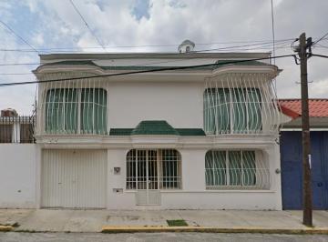 Casa de 5 habitaciones, Metepec · Oportunidad Premium: Residencia con Gran Iluminación en Xinantécatl