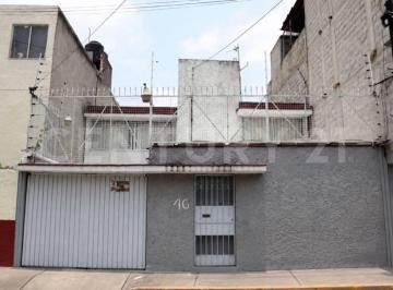 Casa · 221m² · 4 Recámaras · 2 Estacionamientos · Casa en Venta en Valle Gómez, Venustiano Carranza, Cdmx