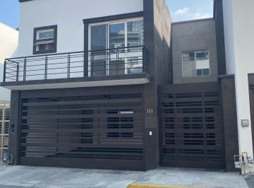 Casa · 384m² · 2 Estacionamientos · Casa en Venta en Mirador San Agustín