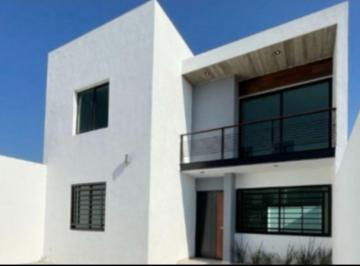 Casa de 3 habitaciones, Villa de Alvarez · Casa en Venta en Fracc. La Frontera en un Terreno 146.33 m², 3 Recamaras 3 Baños en Villa de Álvarez