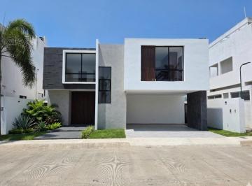Casa de 3 habitaciones, Boca del Río · Casa con 3 Recámaras y 300 m² de Terreno, Amplio Jardón en Rio del Dorado, Boca del Río