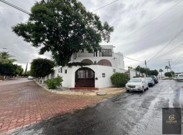 Casa · 538m² · 4 Recámaras · 5 Estacionamientos · Casa en Fraccionamiento Villas del Mesón