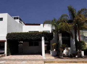 Casa · 320m² · 4 Recámaras · 2 Estacionamientos · Casa en Venta La Isla I Lomas de Angelopólis