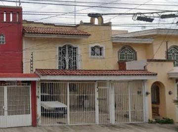 Casa de 4 habitaciones, San Pedro Tlaquepaque · Venta de Casa en Fraccionamiento El Tapatio San Pedro Tlaquepaque Jalisco