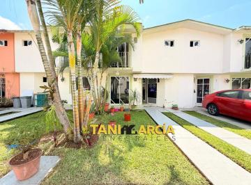 Casa de 3 habitaciones, Fortín · Vendo Bonita Casa en Fraccionamiento Privado en Fortín, a 5 Minutos de Plaza Shangrila!