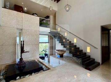 Casa en condominio · 1073m² · 5 Recámaras · 10 Estacionamientos · Residencia de Lujo en Venta en Col. Las Cumbres Residencial