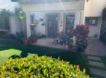 Casa · 327m² · 2 Recámaras · 2 Estacionamientos · Casa en Venta en Tlaltenango, Cuernavaca.