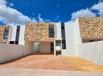 Casa de 3 habitaciones, Mérida · Casa en Venta con 3 Habitaciones, Alberca y Amplio Platio en Dzitya en Mérida, Yucatán