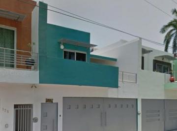 Casa de 3 habitaciones, Apatzingán · Estatus y Seguridad: Tu Nuevo Hogar en La Mejor Zona Residencial de Apatzingán