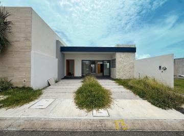 Casa · 112m² · 3 Recámaras · 2 Estacionamientos · Casa de un Nivel en Venta en L. del Mediterraneo