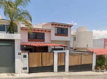Casa de 4 habitaciones, Querétaro · Estatus y Modernidad: Tu Nuevo Hogar en La Av Más Emblemática de La Zona