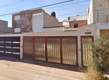 Casa de 3 habitaciones, Tepatitlán de Morelos · Venta de Casa Habitacional en Calle Betulias, Zona Consolidada