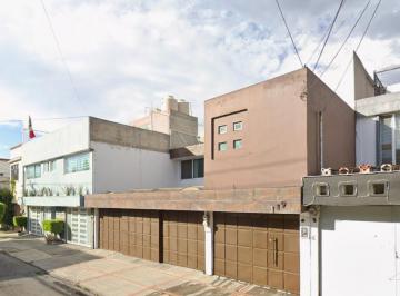 Casa de 4 habitaciones, Gustavo A. Madero · Oportunidad Única: Residencia con Espacios de Gran Escala y Doble Seguridad