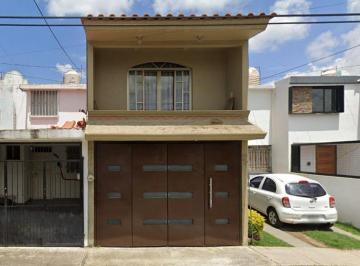 Casa de 3 habitaciones, Zapopan · Venta de Casa en Jardines del Valle: Valle de Las Amatistas 2879