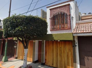 Casa de 4 habitaciones, Xochimilco · Venta de Casa Habitacional en Calle Cúpulas, Zona Residencial