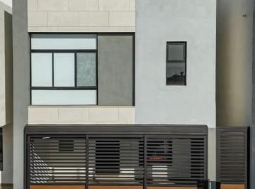 Casa · 195m² · 3 Recámaras · 2 Estacionamientos · Casa en Venta en Cumbres - García Nuevo León