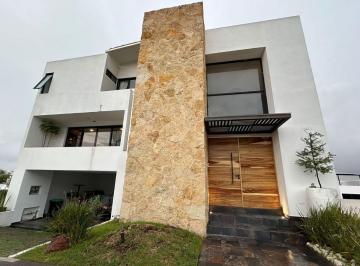 Casa de 3 habitaciones, San Andrés Cholula · Renta de Casa con Jardín Estilo Toscana, Zona Lomas de Ángelópolis, San Andrés Cholula