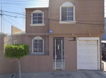 Casa de 4 habitaciones, Tijuana · Venta de Casa en Fraccionamiento Jardines del Sol Tijuana Baja California