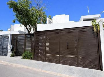 Casa · 180m² · 3 Recámaras · 2 Estacionamientos · Casa Sin Muebles en Renta en Temozón Norte a Pie de Calle