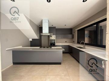 Casa en condominio de 4 habitaciones, Querétaro · Casa en Renta en Villa Carriedo Zona Campanario con Cuarto de Servicio y Roof