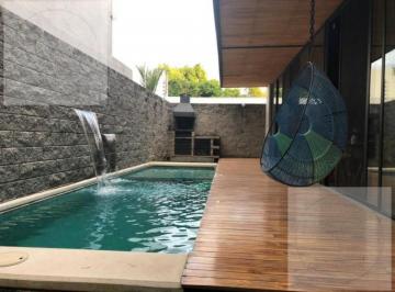Casa · 260m² · 2 Recámaras · 2 Estacionamientos · Casa en Venta en El Fraccionamiento Jardin de Los Reyes, con Estricta Vigilancia