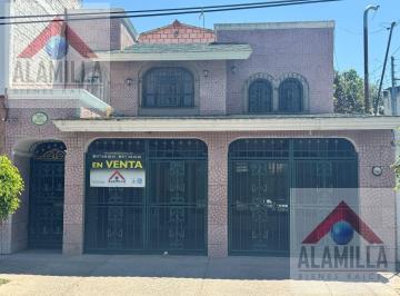 Casa · 300m² · 3 Recámaras · 2 Estacionamientos · Rinconada del Sur Sobre Av Pradera Ideal Para Negocio