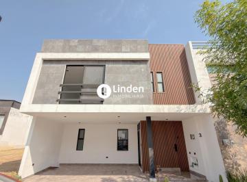 Casa · 242m² · 3 Recámaras · 2 Estacionamientos · Casa en Venta en Parque Veracruz Lomas de Angelopolis III.