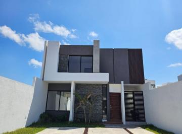Casa de 3 habitaciones, Alvarado · Casa en Venta con Cuarto de Servicio en Fracc. Lomas de La Rioja, Veracruz