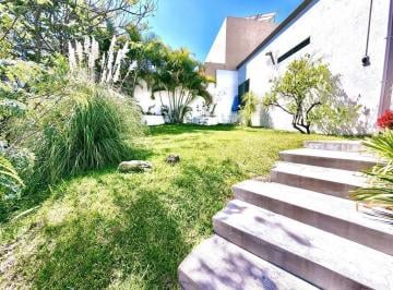 Casa · 596m² · 3 Recámaras · 4 Estacionamientos · Venta de Casa en Colinas de San Javier con Vista Panoramica. Oportunidad!