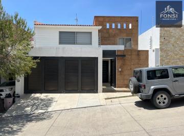 Casa · 3 Recámaras · 2 Estacionamientos · Casa en Renta en Porta Fontana Amueblada y Sin Amueblar