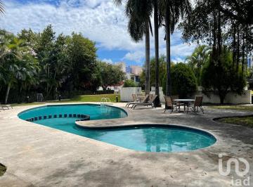 Casa · 176m² · 3 Recámaras · 2 Estacionamientos · Casa Amplia en Sm17 Cancún | Cerca de Costco | Alberca y Seguridad
