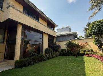 Casa · 693m² · 5 Recámaras · 4 Estacionamientos · Amplia Residencia en Venta Jardines en La Montaña
