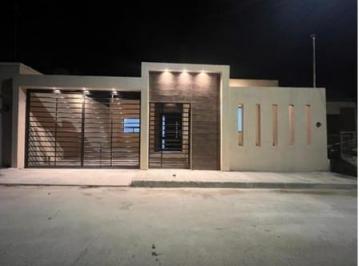 Casa · 123m² · 2 Recámaras · 1 Estacionamiento · Venta Casa en Arquitos! Una Planta! Cerca Canal y Mirador!