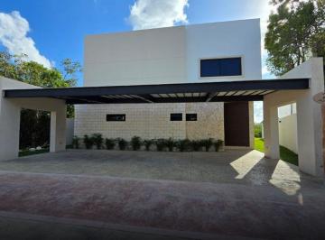 Casa de 4 habitaciones, Benito Juárez · Casa con 349.9 m² de Superficie de Terreno y 4 Recámaras en Residencial Lagos del Sol, Cancún