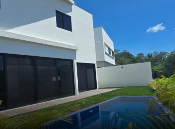 Casa de 4 habitaciones, Benito Juárez · Residencia Nueva en Lagos del Sol con Alberca y 4 Recámaras en Venta o Renta