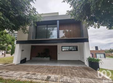 Casa · 246m² · 4 Recámaras · 2 Estacionamientos · Casa en Venta, Parque Cuernavaca, Cascatta San Andres Cholula