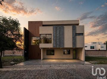 Casa · 395m² · 3 Recámaras · 2 Estacionamientos · Casa en Venta Parque Dublin, Lomas de Angelopolis
