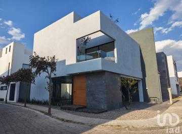 Casa · 213m² · 3 Recámaras · 2 Estacionamientos · Casa en Venta Parque Mexico, Lomas de Angelopolis.